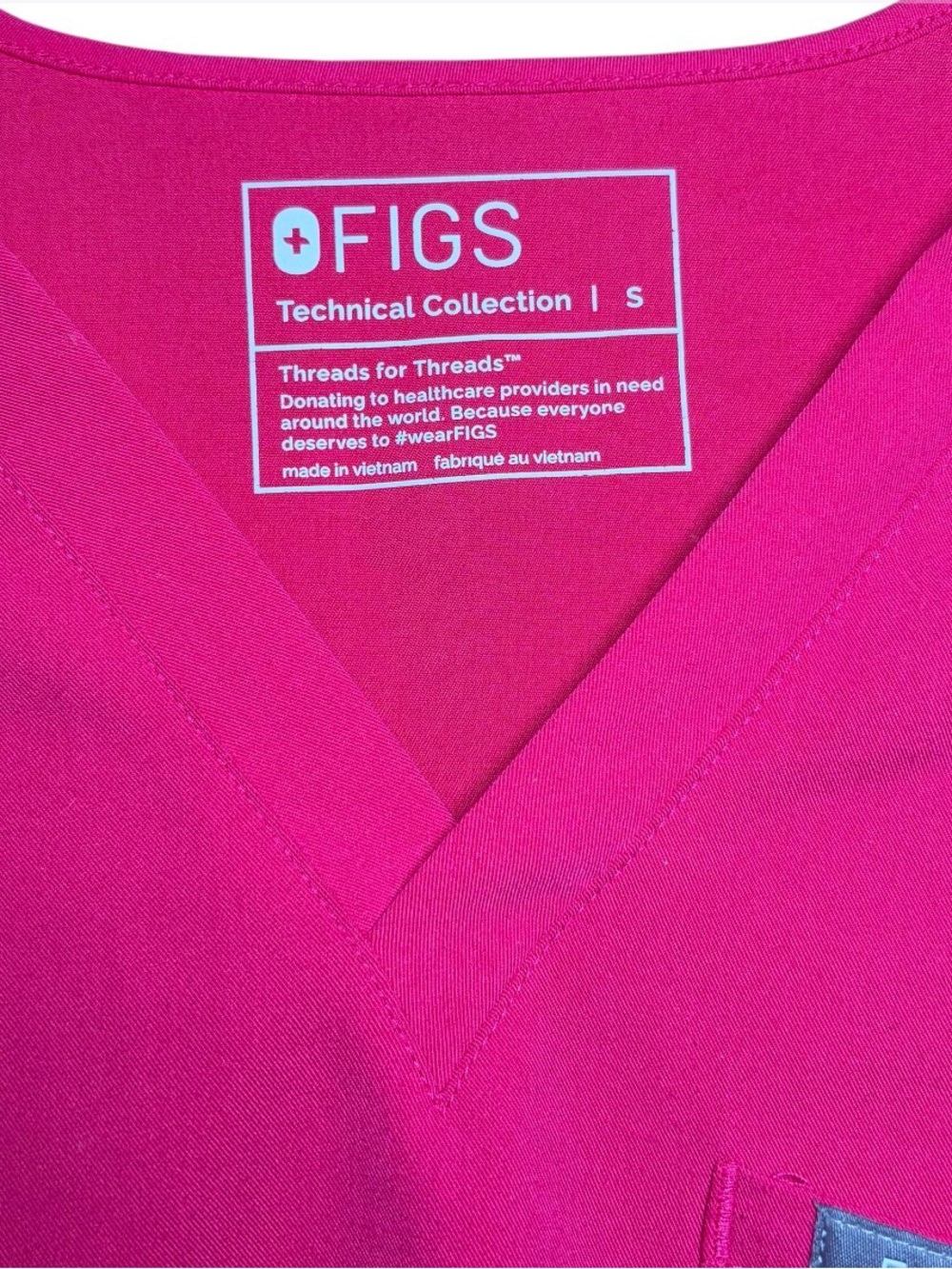 FIGS Ultra Rose Catarina Scrub Top & High Waisted Zamora Jogger Set - Picture 4 of 10
